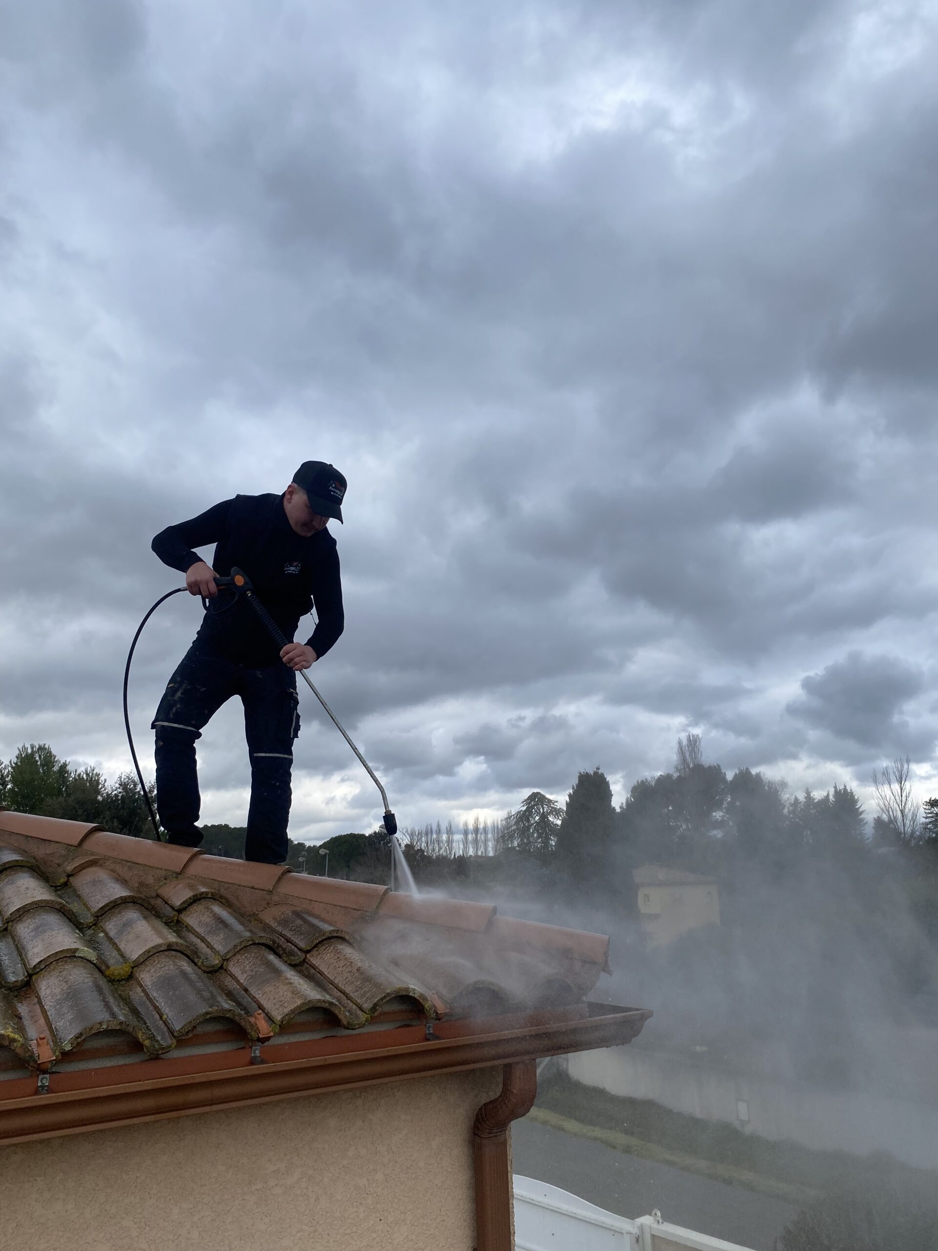 Toiture propre après démoussage réalisé par Entreprise F.F à Carcassonne